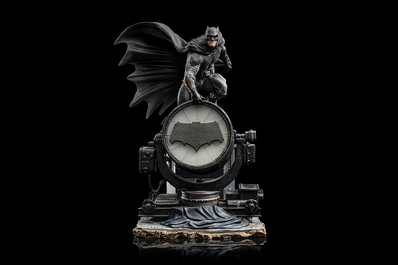 Statue Batman on Batsignal Deluxe - Zack Snyder`s Juistice League - DC Comics - Art Scale 1/10 - Iron Studios