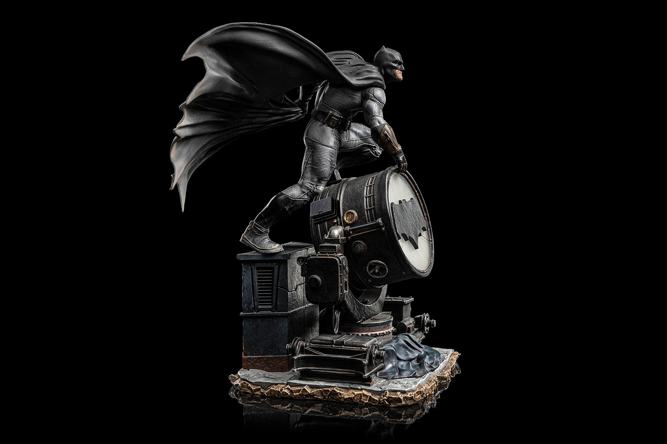 Statue Batman on Batsignal Deluxe - Zack Snyder`s Juistice League - DC Comics - Art Scale 1/10 - Iron Studios
